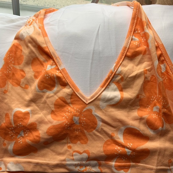 Hawaiian floral print orange tie back top - Picture 2 of 5